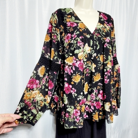 DR2 Clip Dot Black & Floral Peplum with Crochet Accent Long Sleeve Blouse (LP) - Picture 2 of 14